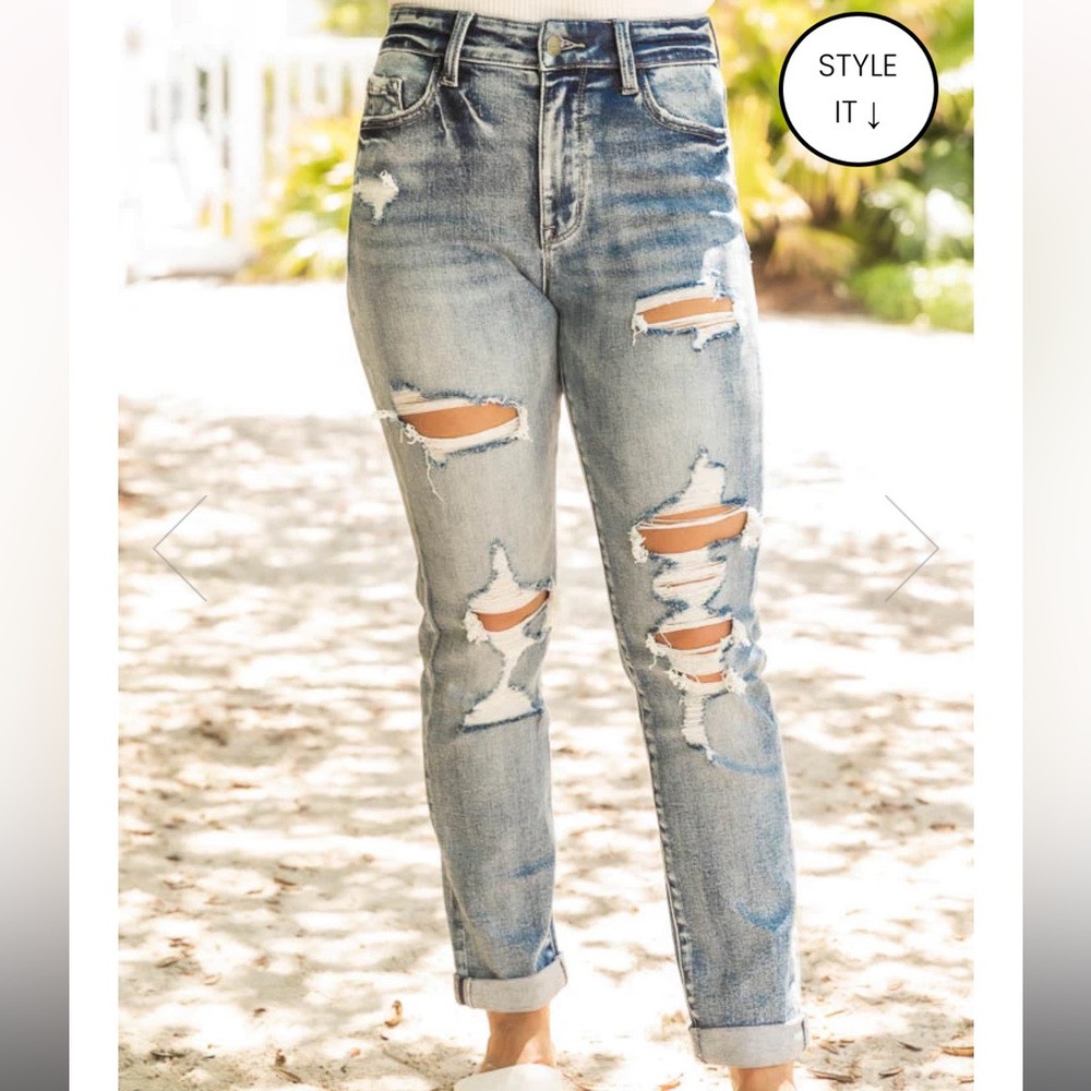 Pink Lily LILLIE MEDIUM WASH DISTRESSED HIGH RISE JEANS